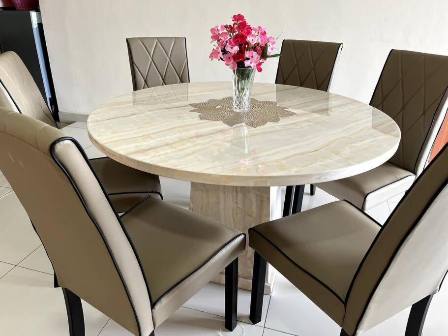 Homestay Ttdi Adina 710 Shah Alam,Sek 13,Msu,3Bedroooms Zewnętrze zdjęcie