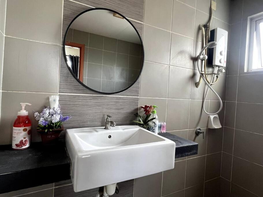 Homestay Ttdi Adina 710 Shah Alam,Sek 13,Msu,3Bedroooms Zewnętrze zdjęcie